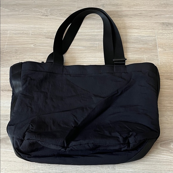 Lululemon Clean Lines Tote Black - Picture 2 of 9